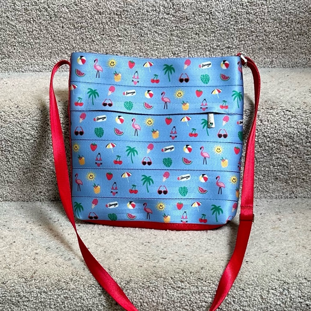 Harvey’s Seatbelt Bags “Life’s a Beach” crossbody bag